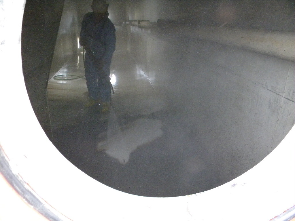 Confined Space Entry for Industrial Cleaning: Safety Basics